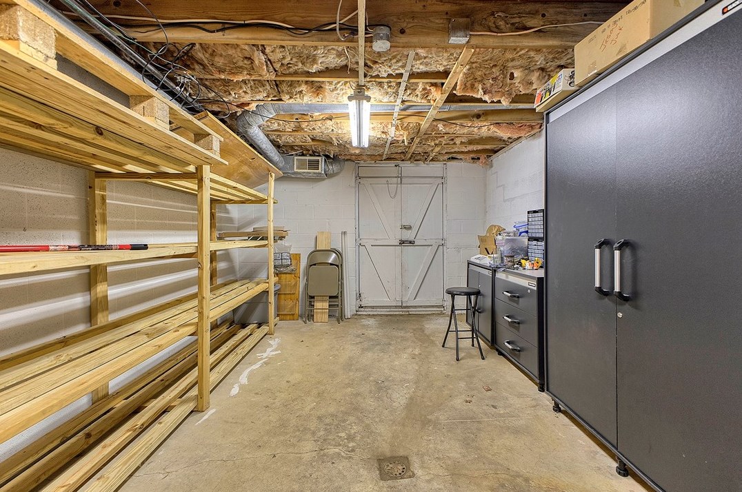 978 Barclay Rd, Indiana PA 15701-9775 exterior