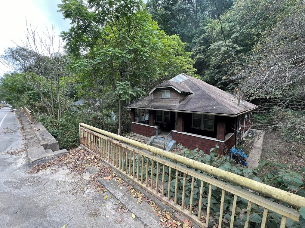 143 Coal Valley Rd, Jefferson Hills, PA 15025