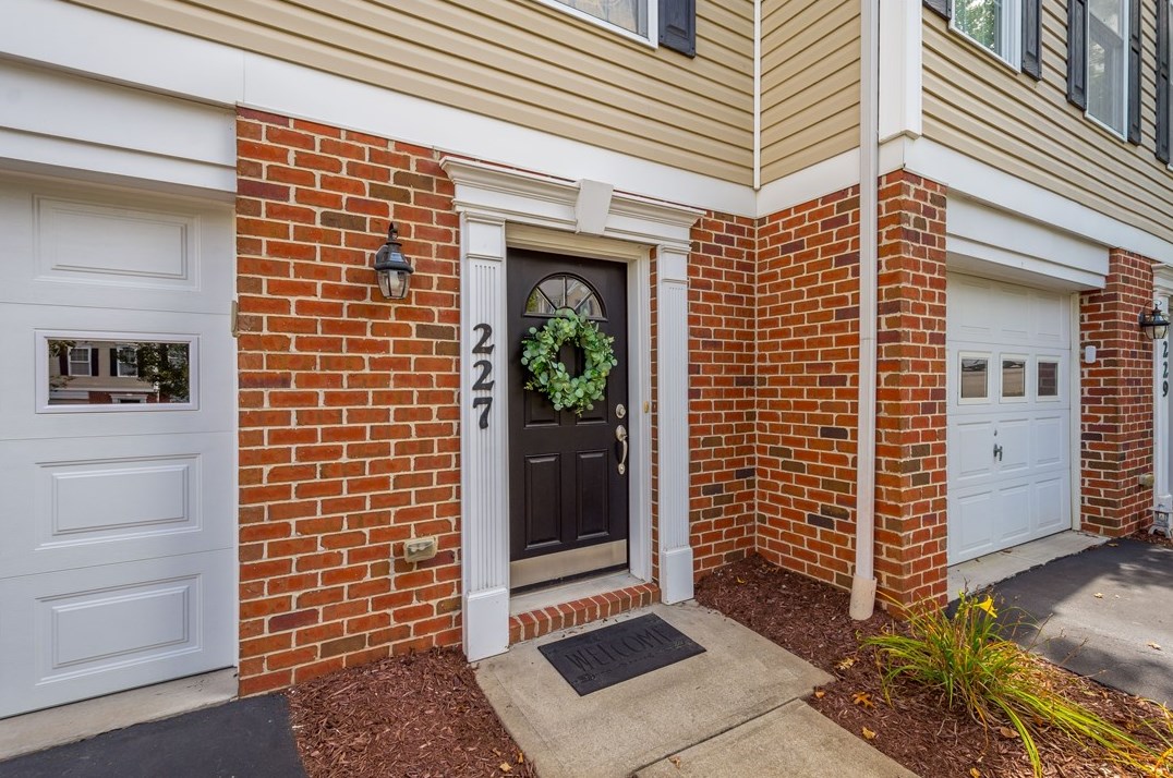 227 Persimmon Lane North, Canonsburg, PA 15317