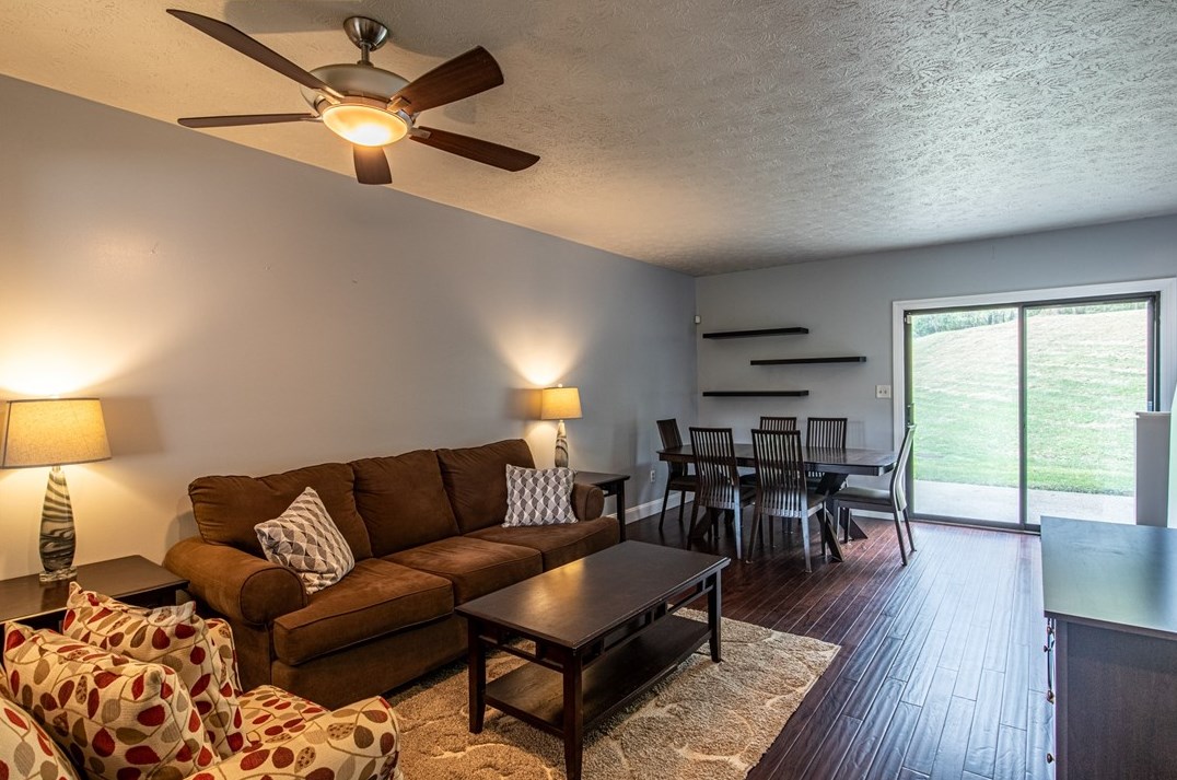 405 Spring Run Dr, Monroeville, PA 15146