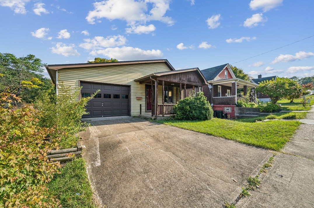 819 8th St, Trafford, PA 15085