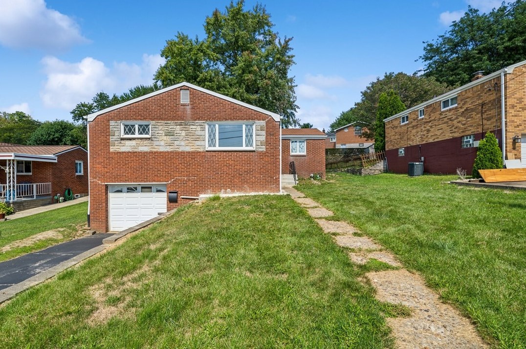 3423 Pleasantvue Dr, Pittsburgh, PA 15227