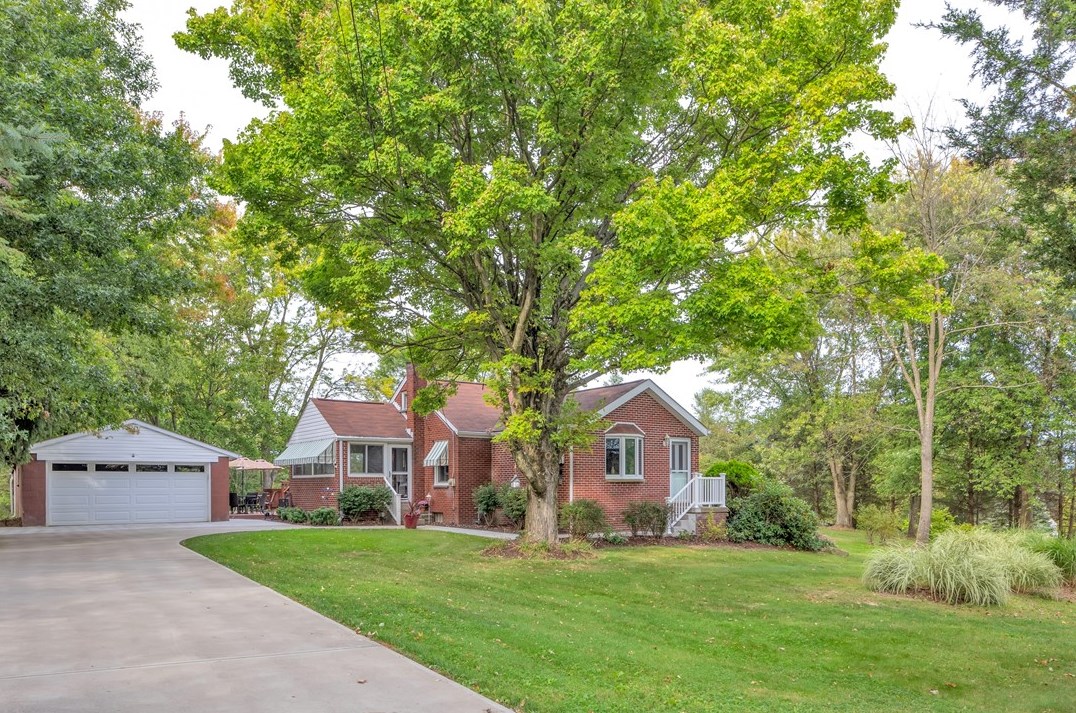 50 Fezell Rd, Freedom, PA 15042