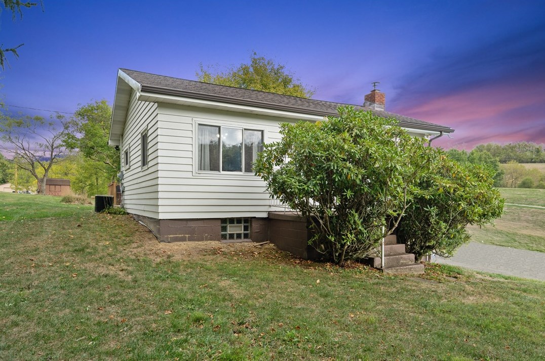 499 Old Post Rd South, Prosperity, PA 15329