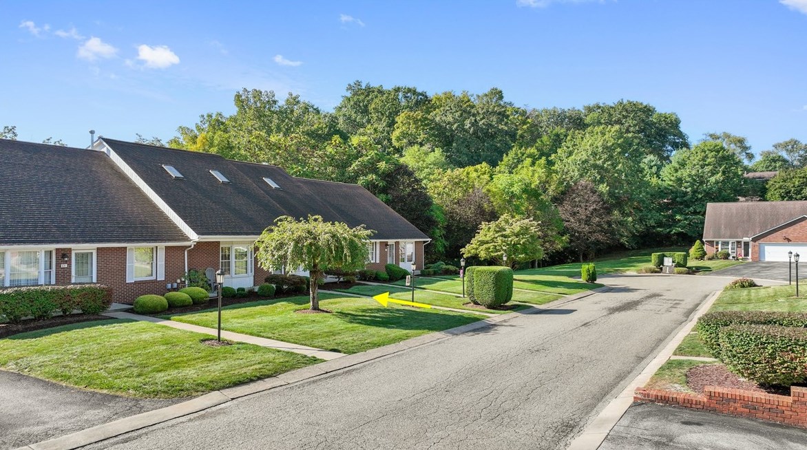 633 Frank Dr, New Kensington, PA 15068