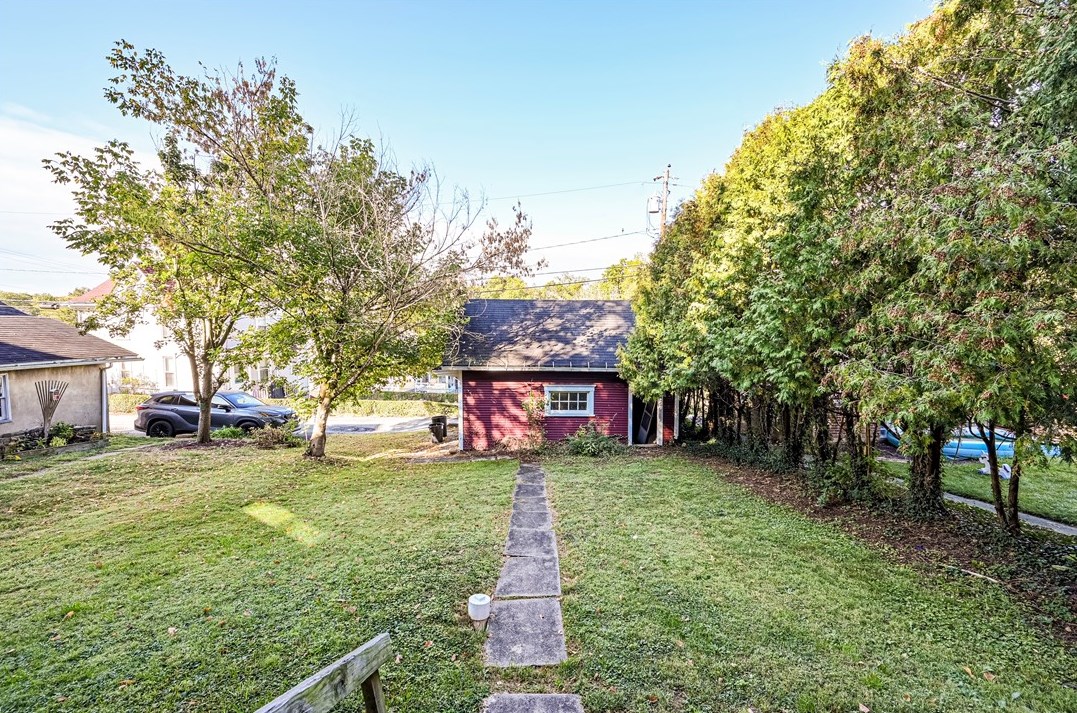 562 Main St, Greensburg PA 15601-1863 exterior