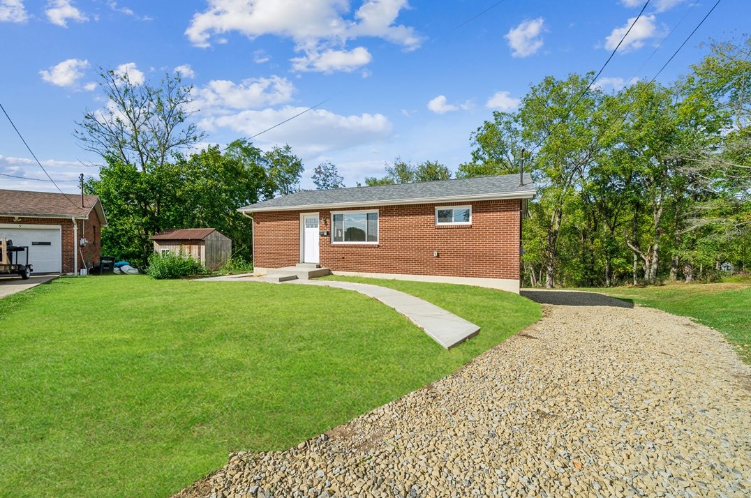 7 Lentz Ct, North Huntingdon, PA 15642