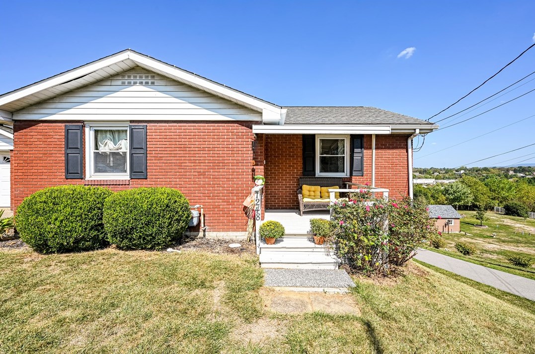 1248 Oaklawn Dr, Latrobe, PA 15650