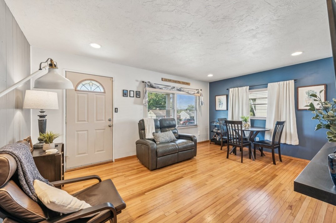 215 Victoria Dr, Monroeville, PA 15146
