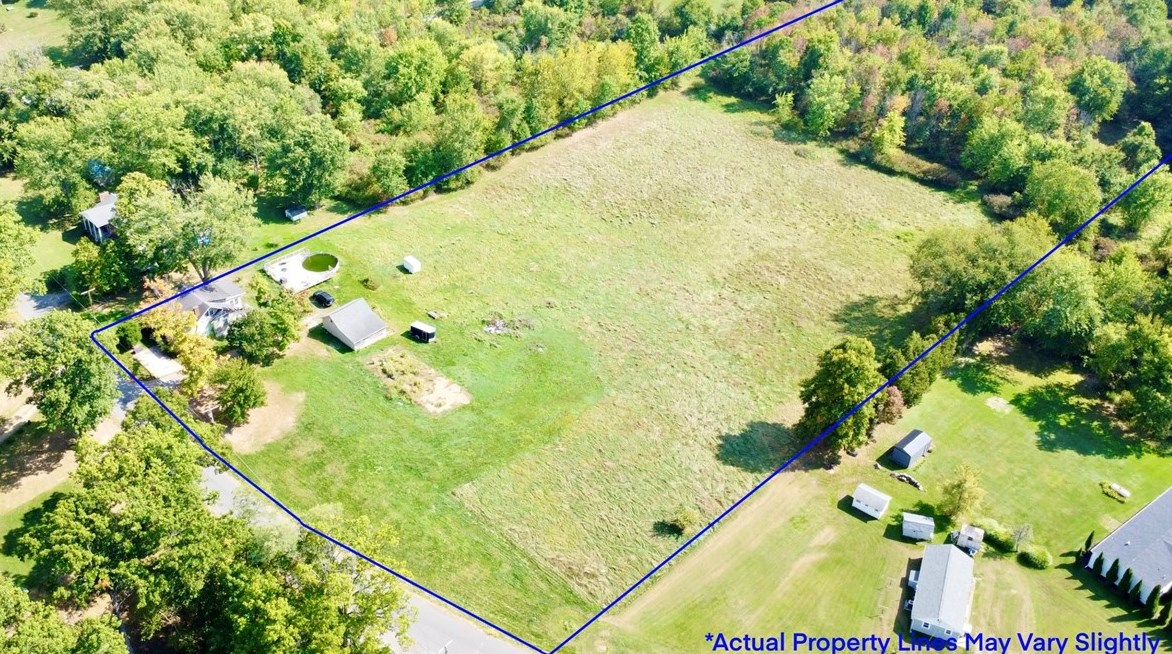 736 Shenango Stop Rd, New Castle, PA 16101