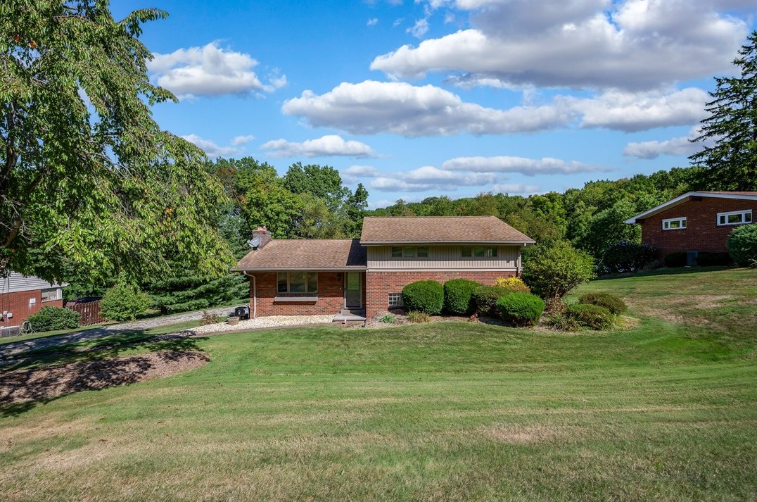 137 Dwellington Dr, Valencia, PA 16059