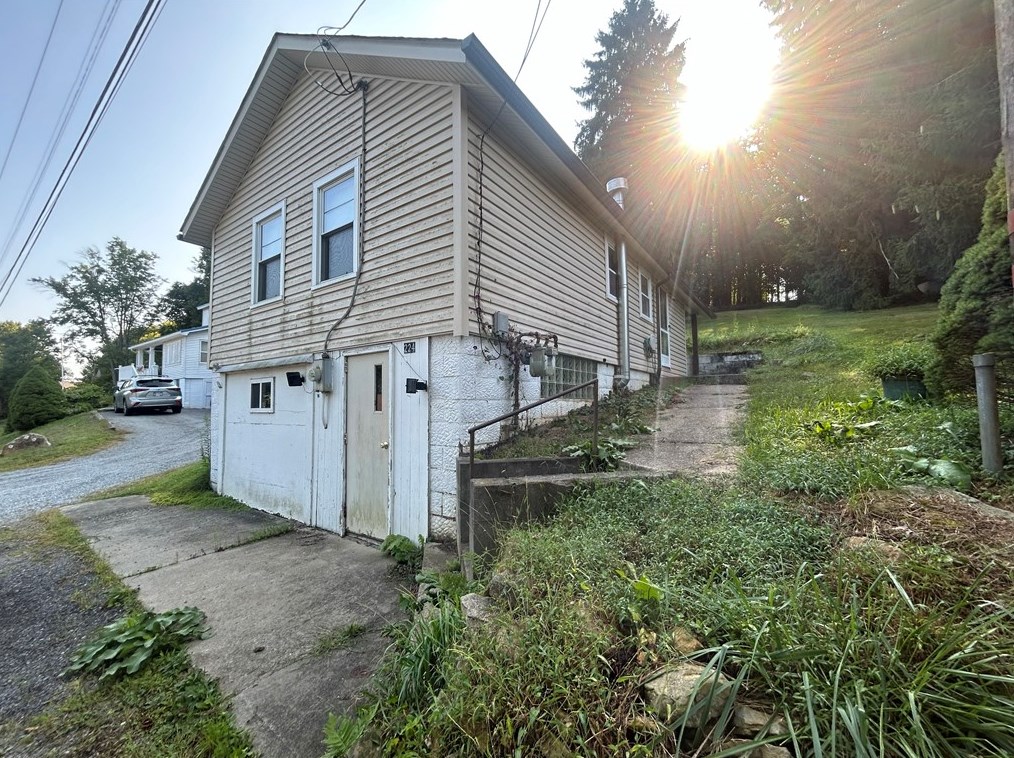224 Margaret Ave, Evans City, PA 16033
