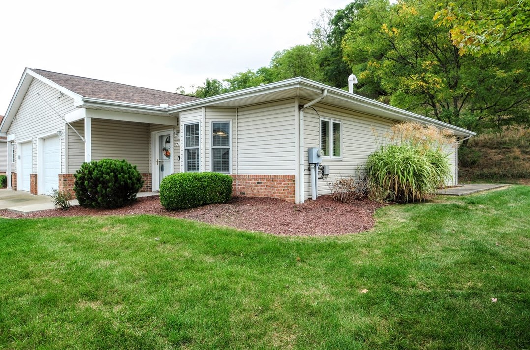 226 Village Ct South, Washington, PA 15301