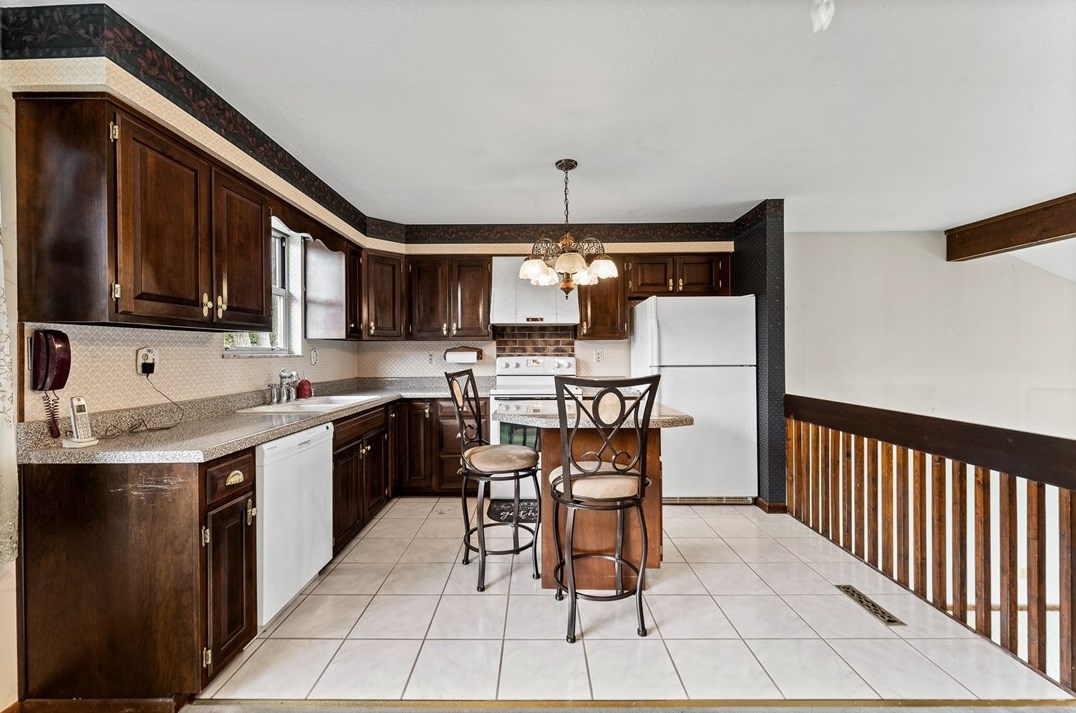 99 Lawnview Dr, Freedom, PA 15042