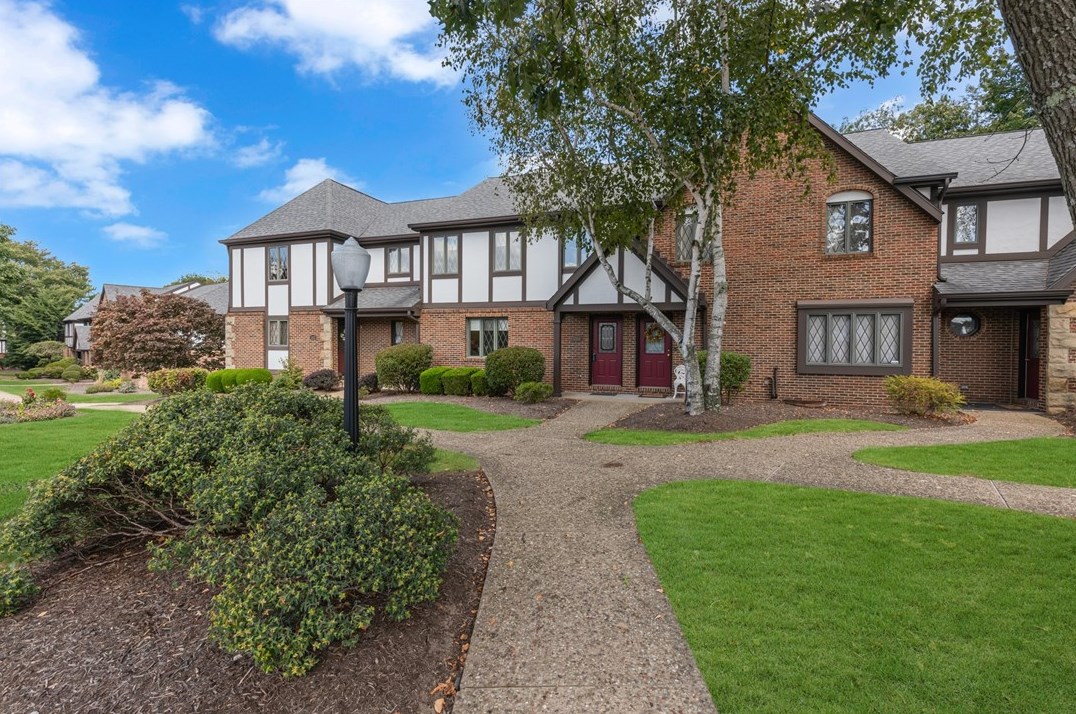 1606 Stone Mansion Dr, Sewickley, PA 15143