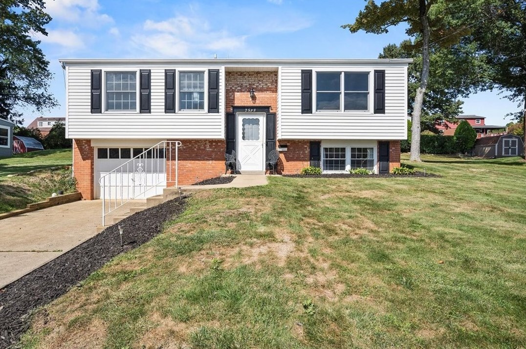 2535 Braddock Dr, New Kensington, PA 15068