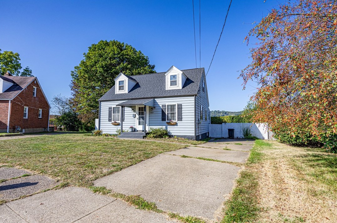 2805 Pioneer Dr, Ambridge, PA 15003