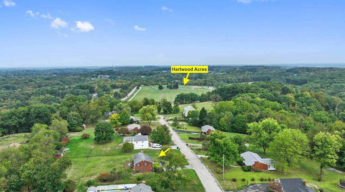 3929 Farmview Dr, Glenshaw, PA 15116