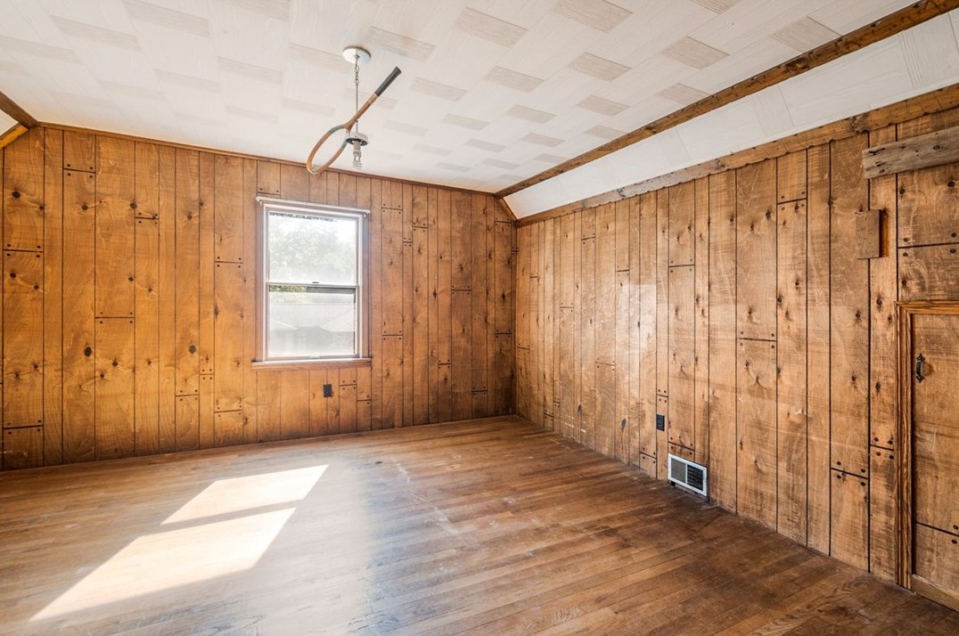 2104 Pulaski Rd, New Castle PA 16105-4643 exterior