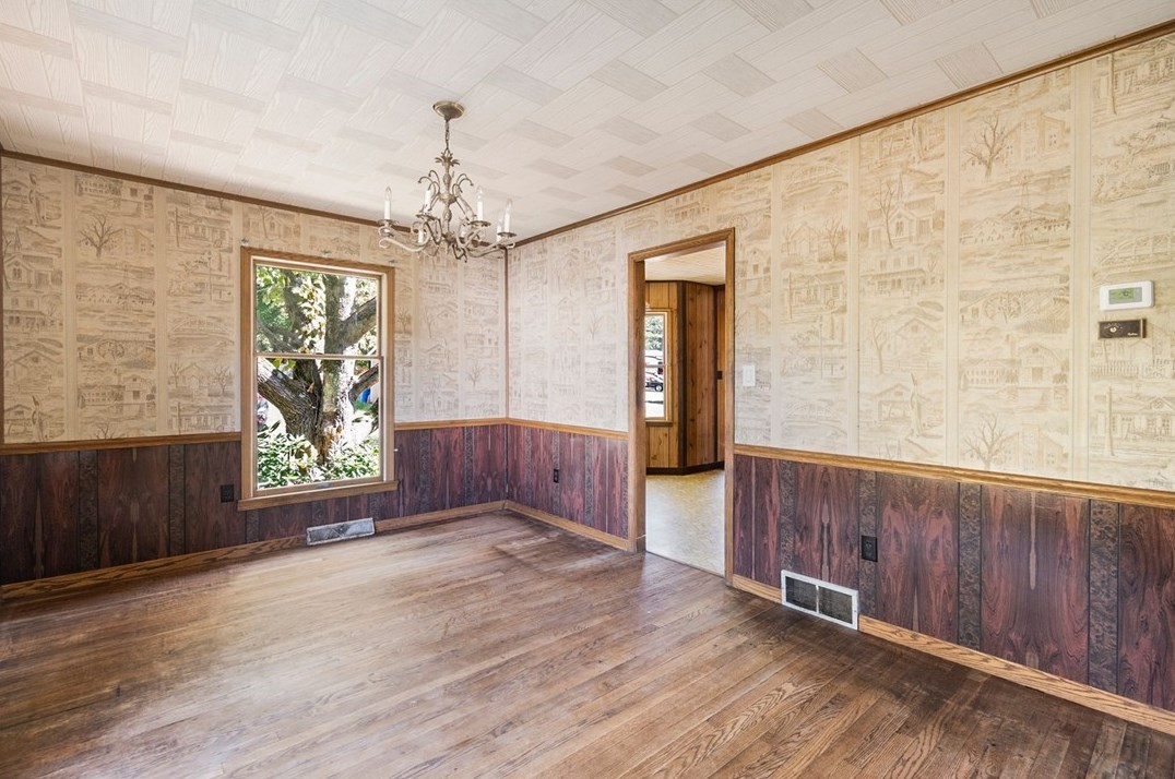 2104 Pulaski Rd, New Castle PA 16105-4643 exterior