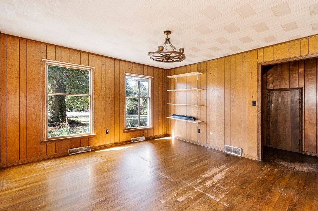 2104 Pulaski Rd, New Castle PA 16105-4643 exterior