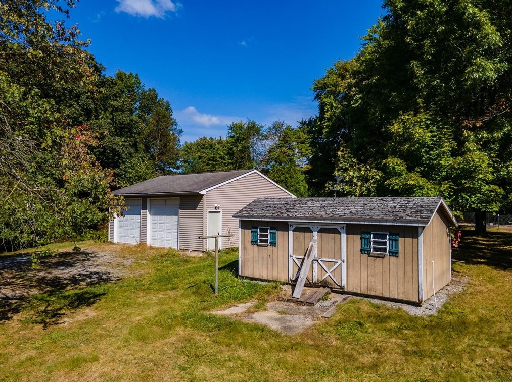 2104 Pulaski Rd, New Castle PA 16105-4643 exterior