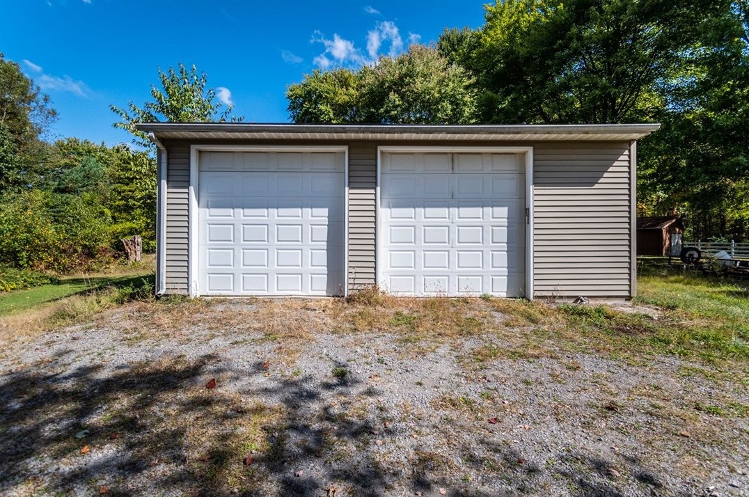 2104 Pulaski Rd, New Castle PA 16105-4643 exterior