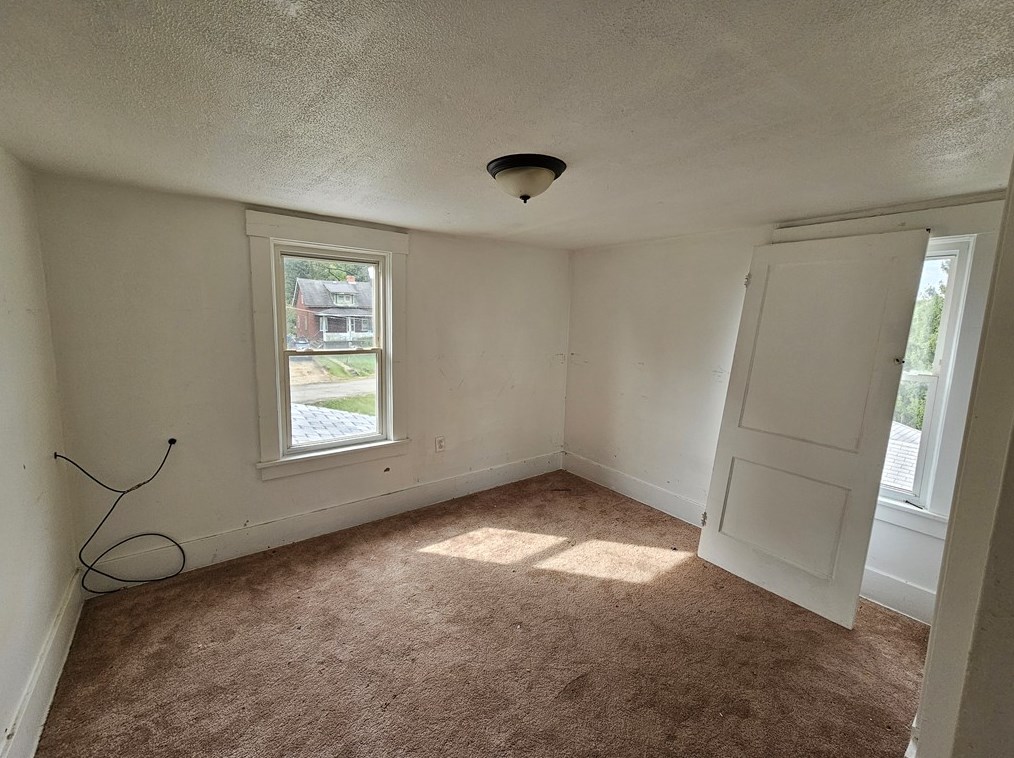 10085 Grandview Ave, Pittsburgh PA 15237-2252 exterior