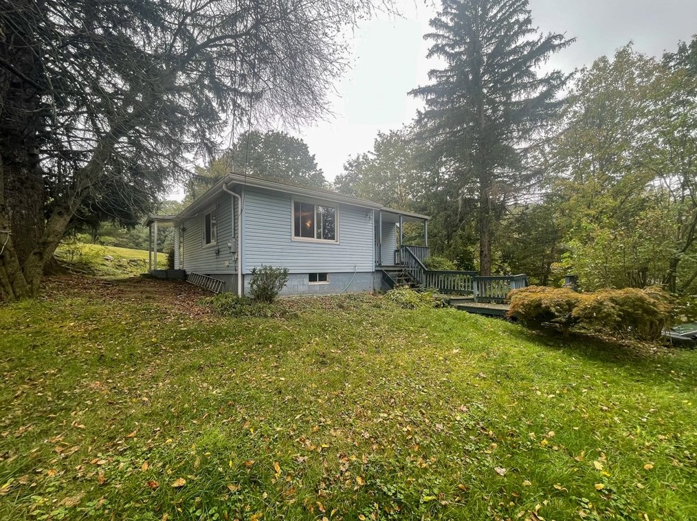400 Oaklake Rd, New Kensington, PA 15068