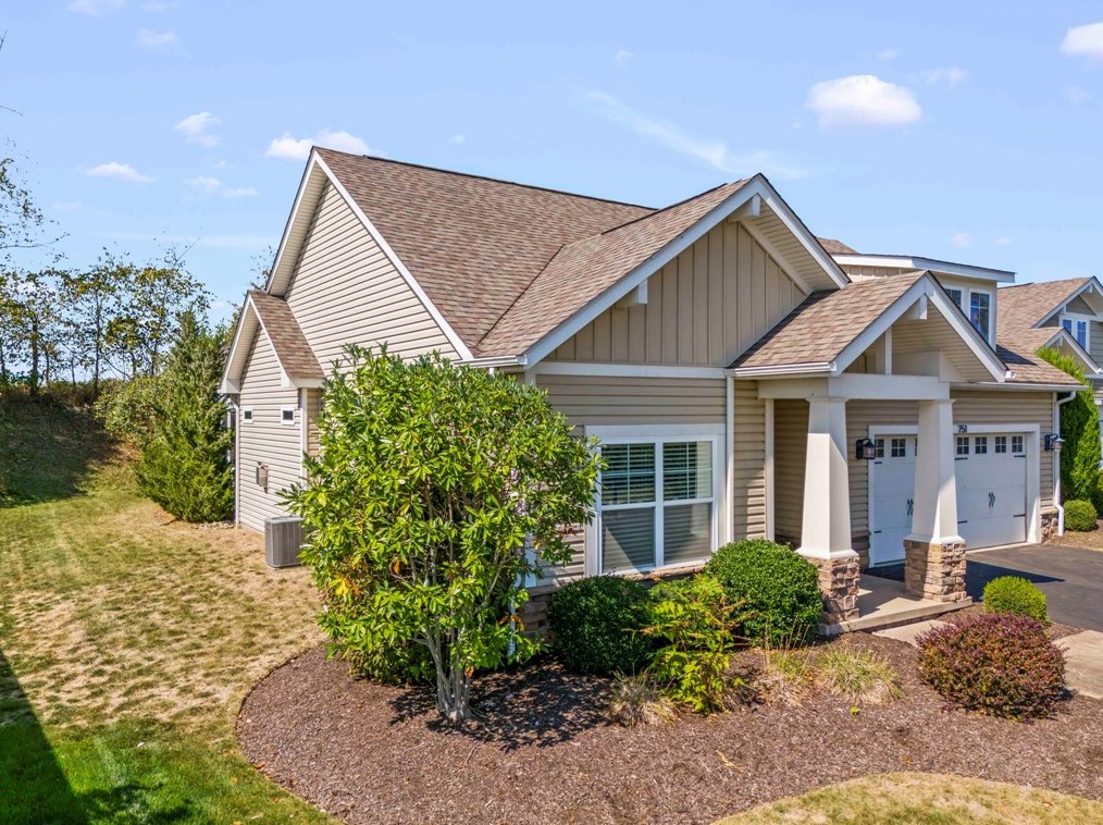 751 Mission Hills Dr, Canonsburg, PA 15317