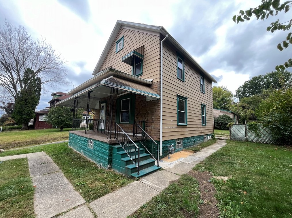 321 Hamilton Ave, Hermitage, PA 16121