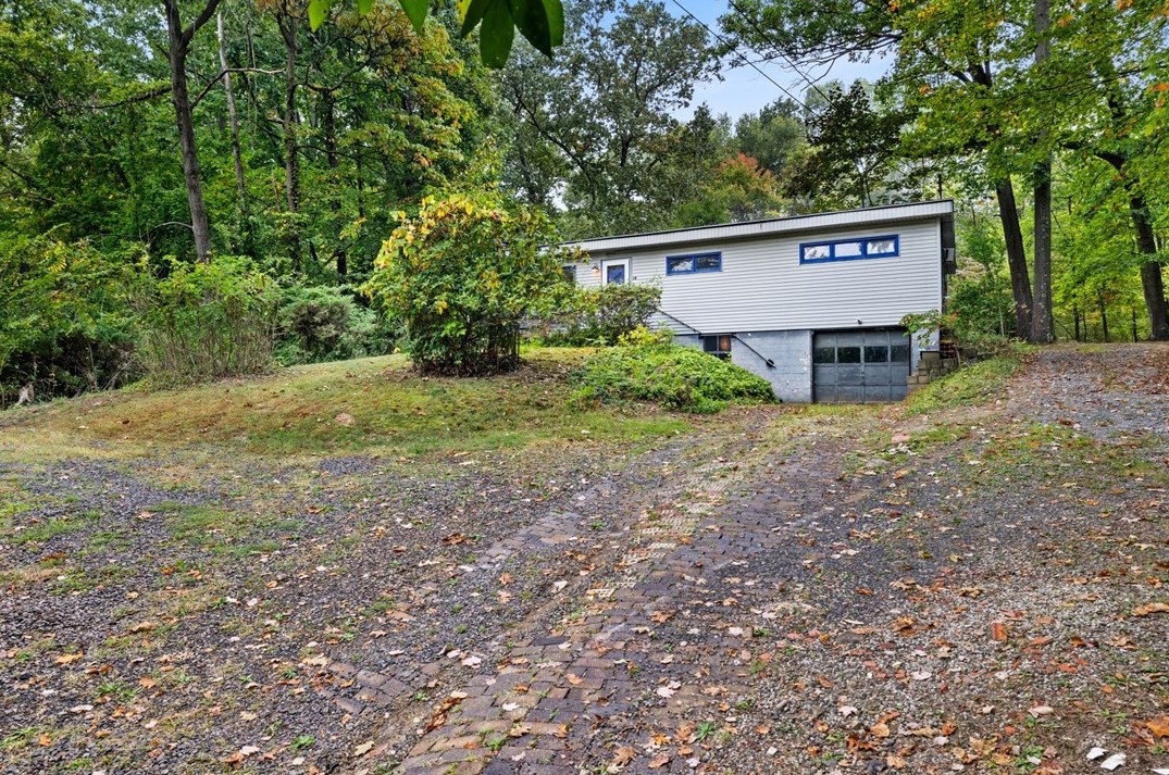 18 Russell Ln, Gibsonia, PA 15044