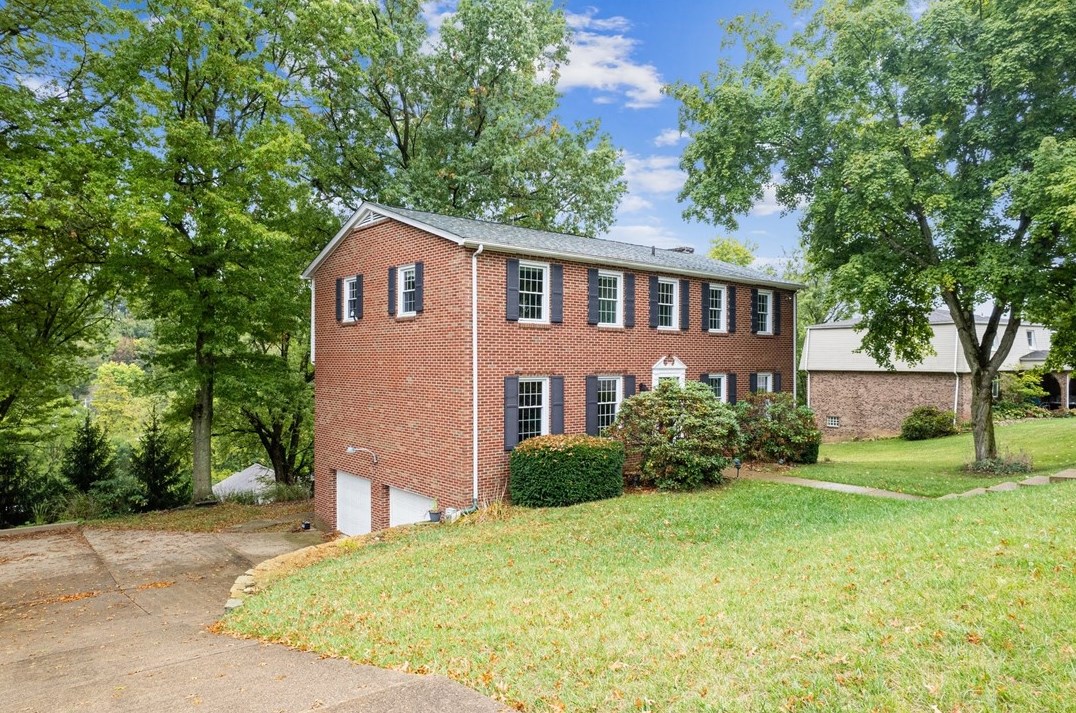 12 Chestnut Hill Dr, Greensburg, PA 15601-1336