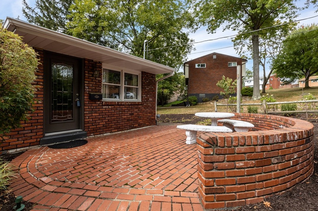 2526 Summit St, Bethel Park, PA 15102