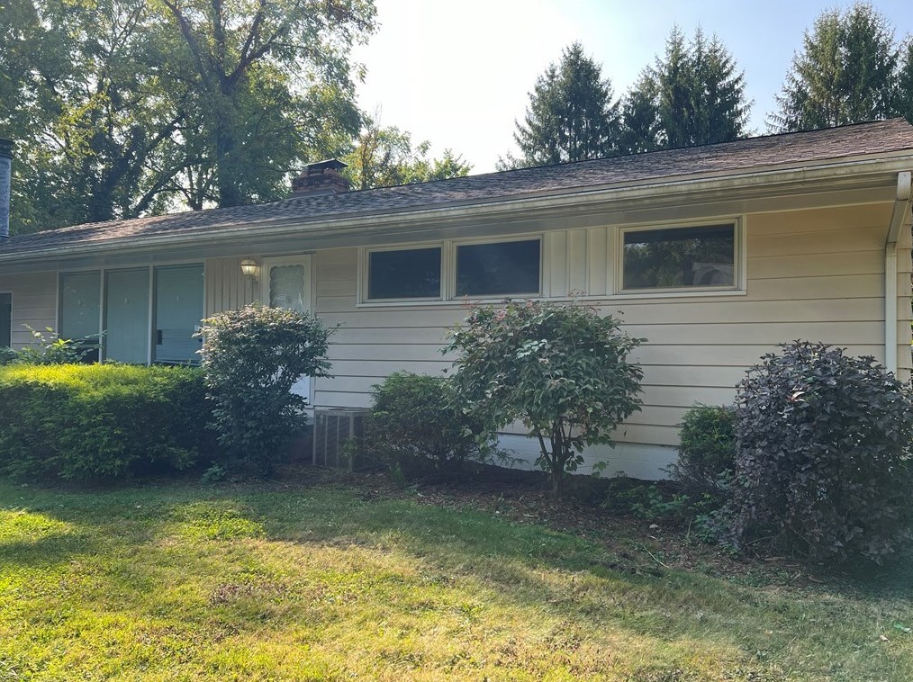 336 E Maitland Ln, New Castle, PA 16105