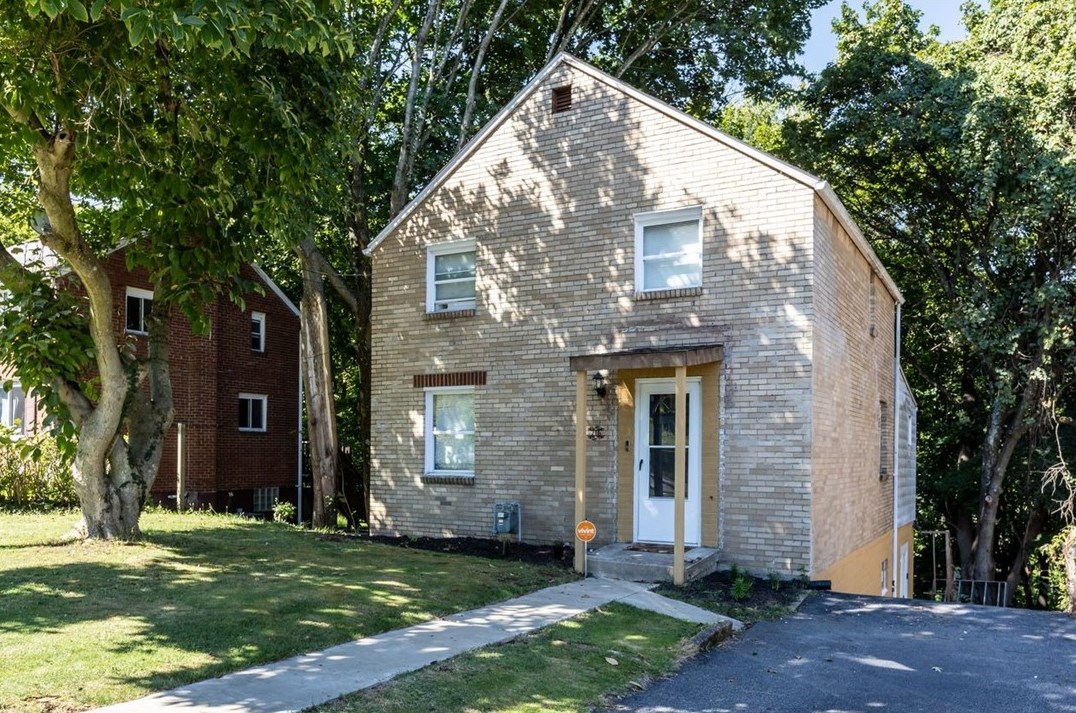 216 Johnston Rd, Penn Hills, PA 15235
