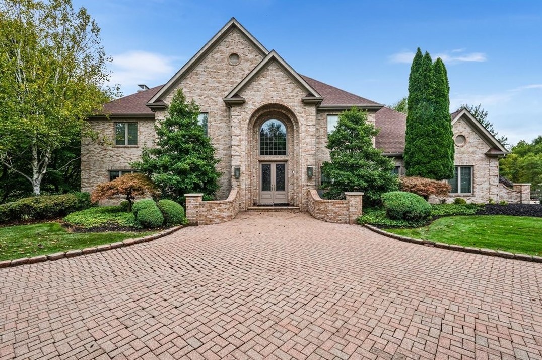 604 Grandview Dr, Gibsonia, PA 15044-6163