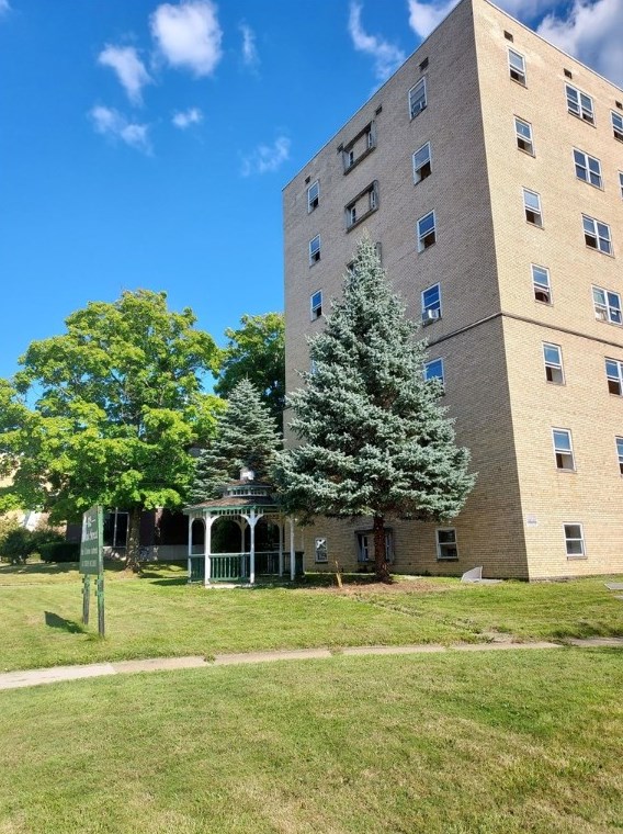 632 E State St, Hermitage, PA 16146