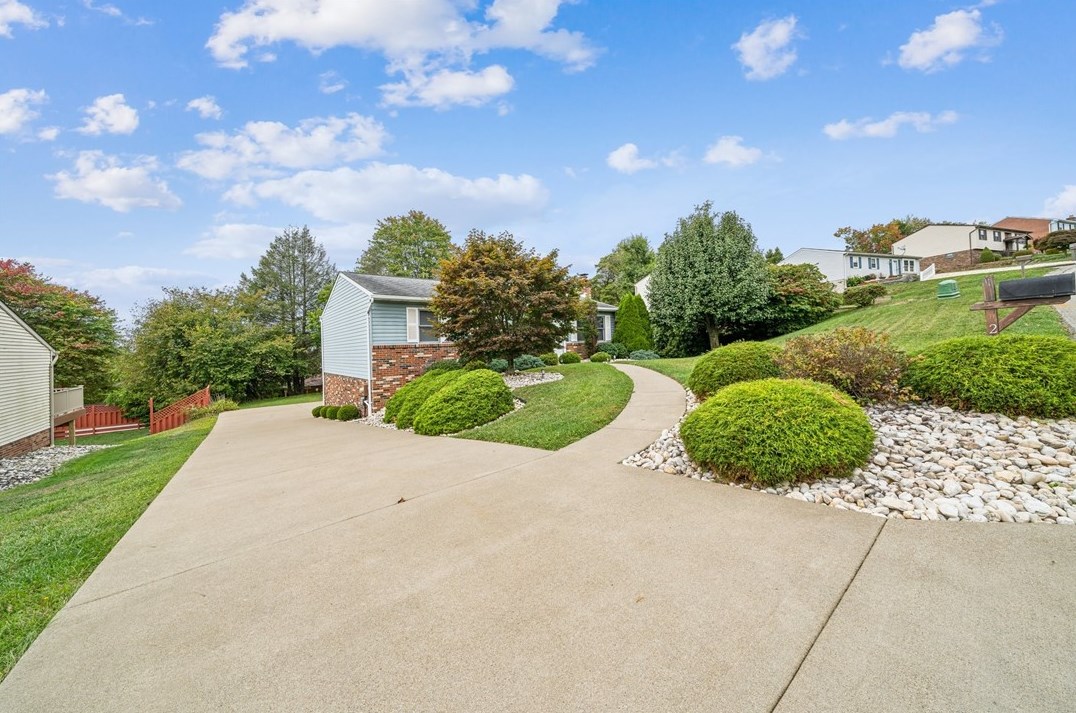 218 Mt Pleasant Blvd, North Huntingdon, PA 15642
