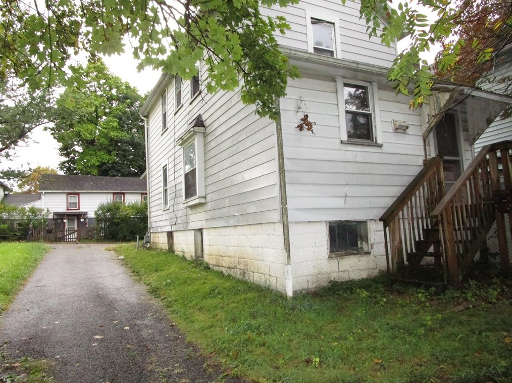 439 North St, Hermitage, PA 16146