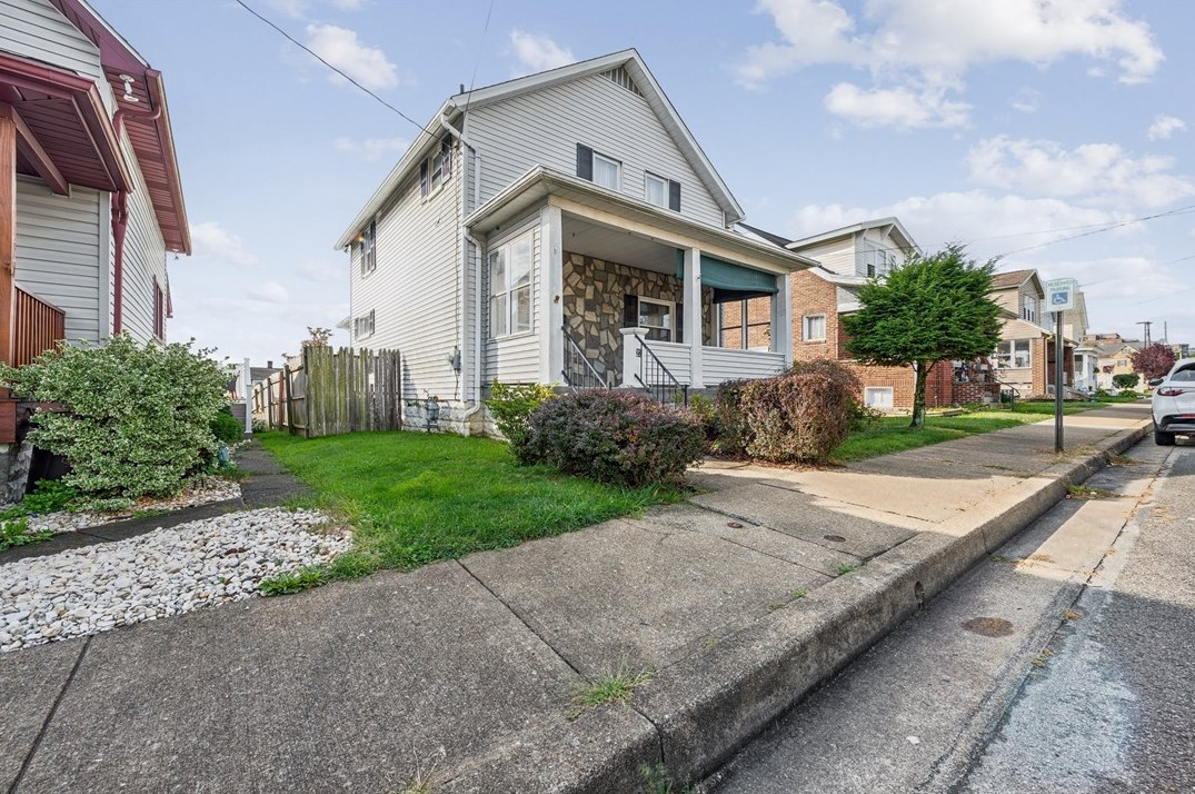 23 E 2nd Ave, Latrobe, PA 15650