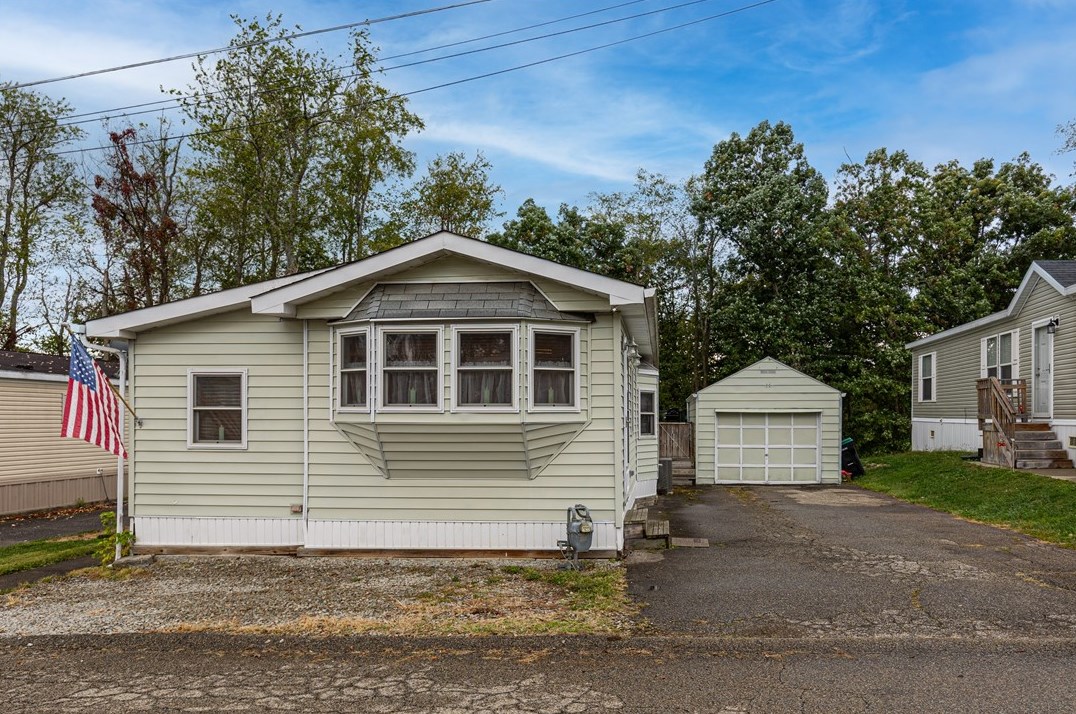 149 Valley View Dr, Finleyville, PA 15332
