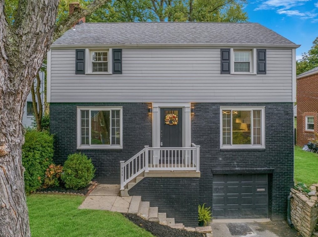 425 Salem Dr, Pittsburgh, PA 15243-2075