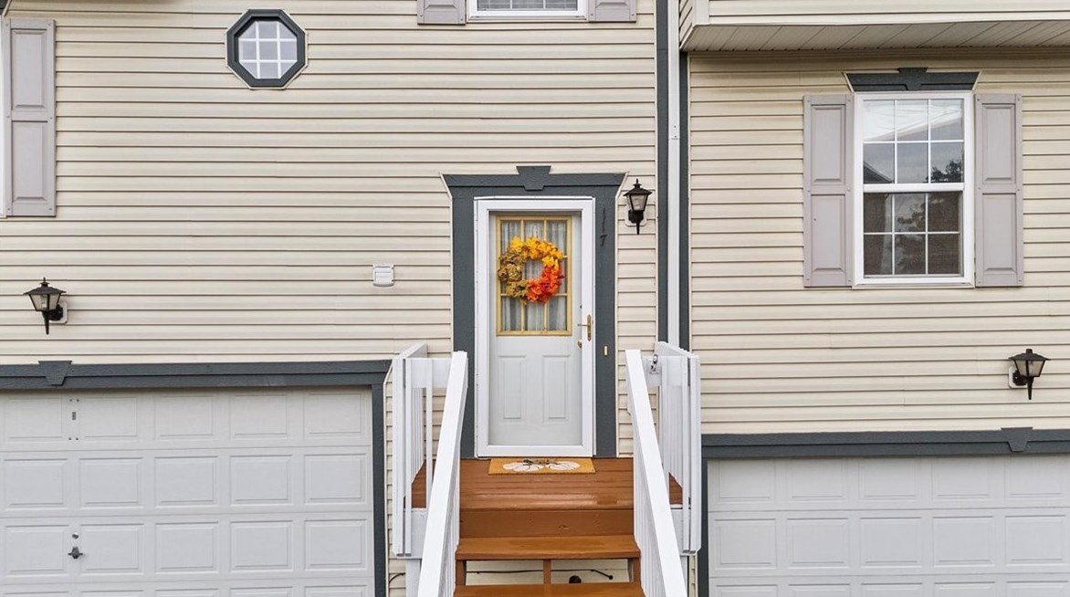 117 Cathedral Ct, Collier Township, PA 15106