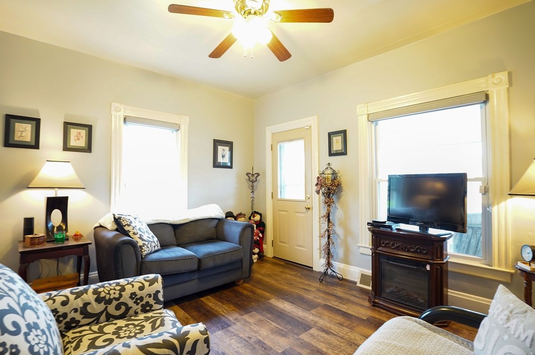 808 N 3rd St, Jeannette, PA 15644