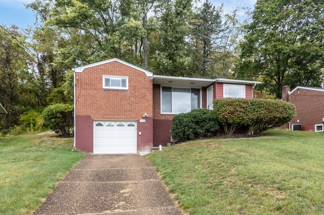 1989 Gregory Dr, Monroeville, PA 15146