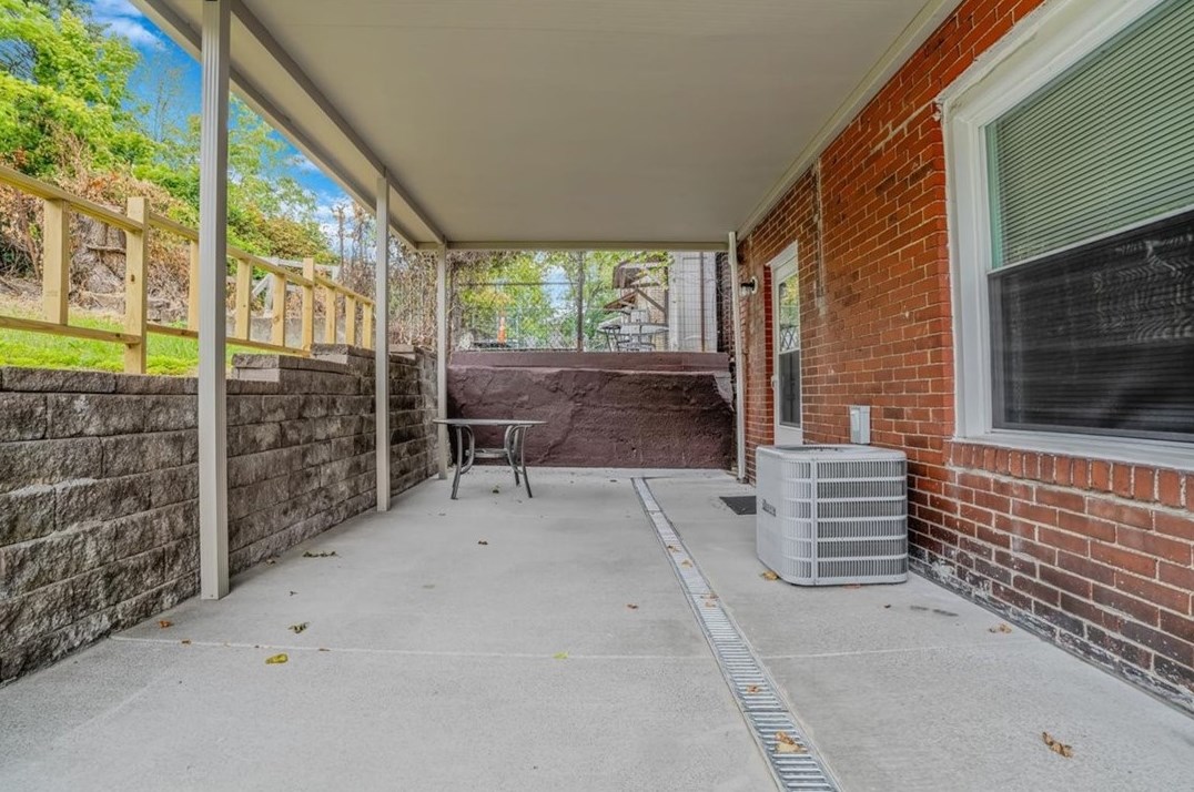 261 Robinson St, Pittsburgh PA 15213-2312 exterior