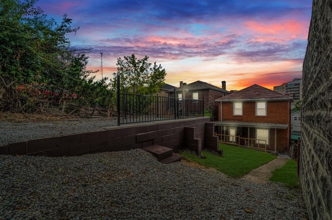 261 Robinson St, Pittsburgh PA 15213-2312 exterior