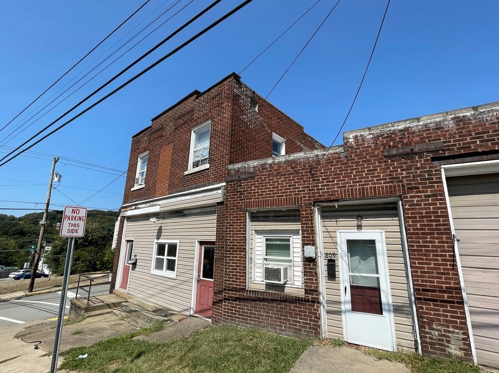 700 N 3rd St, Jeannette, PA 15644