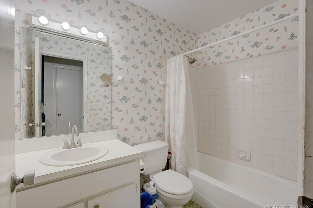 7287 Bruce Ter, Hobe Sound, FL 33455-6108